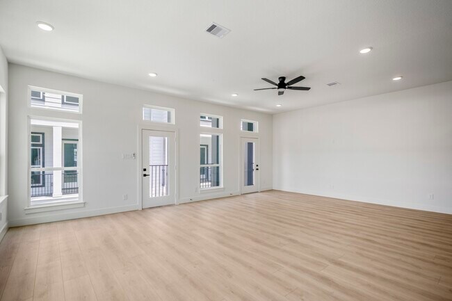 Building Photo - 1226 E 23rd St