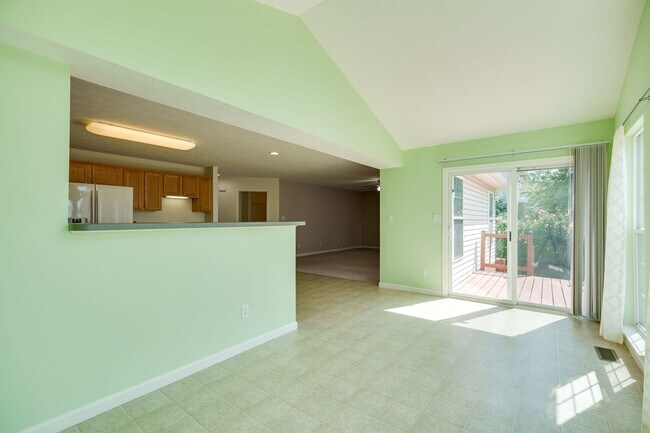 Building Photo - 2233 Oakbrook Blvd