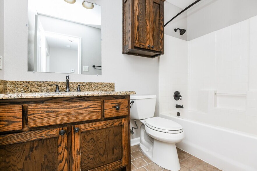 Building Photo - 1300 Maple Terrace Dr