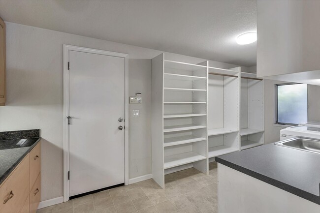 Building Photo - Tons of Space l Great Schools l Prime Sili...