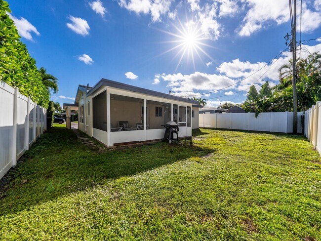 Building Photo - 4751 NE 4th Ave