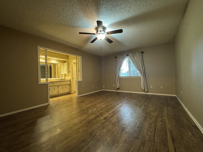Building Photo - "Spacious 3-Bedroom with 2 Full Baths in P...