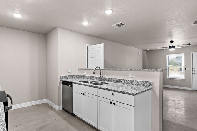 Building Photo - 804 White Meadow Ln