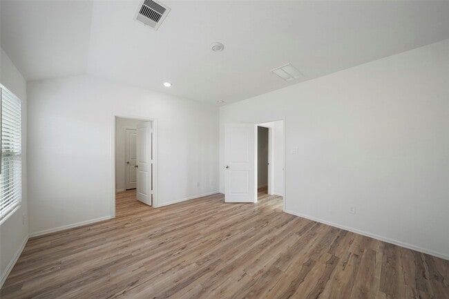Building Photo - 307 Flower Reed Ct