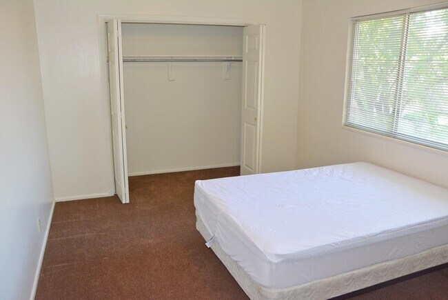 Building Photo - 1867 N 840 W