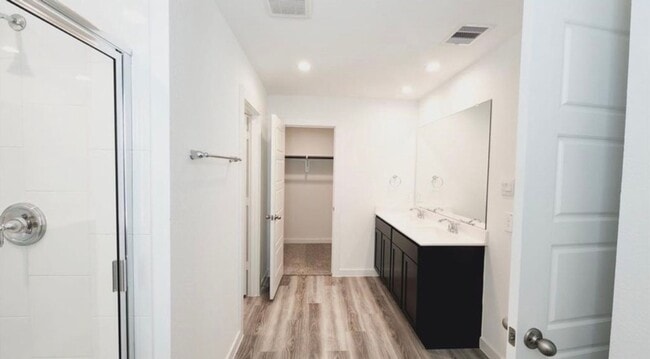 Building Photo - 2911 Crown Gate Dr