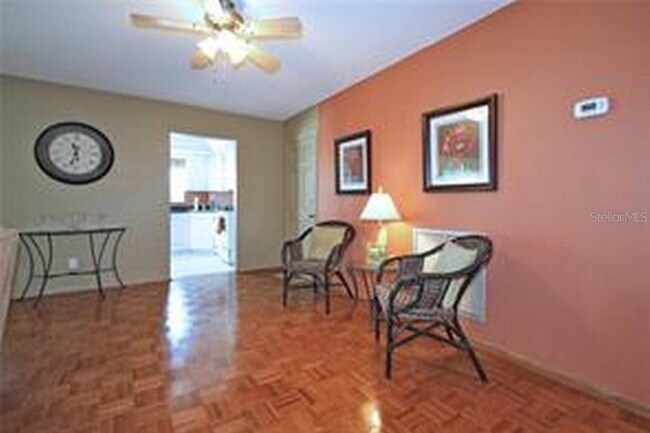 Building Photo - 221 Cedarwood Cir