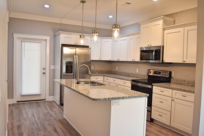 Building Photo - 10 Oakfield Dr N