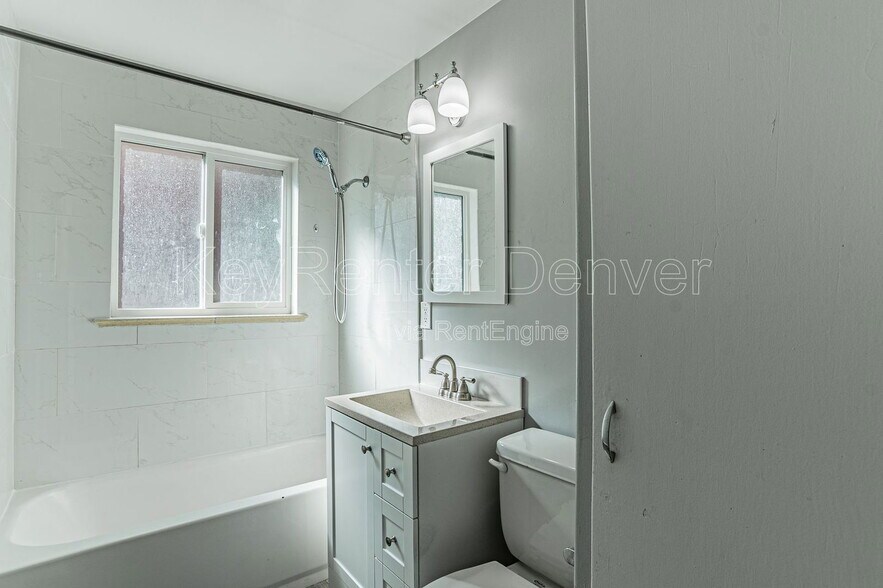 Building Photo - 1570 Trenton St