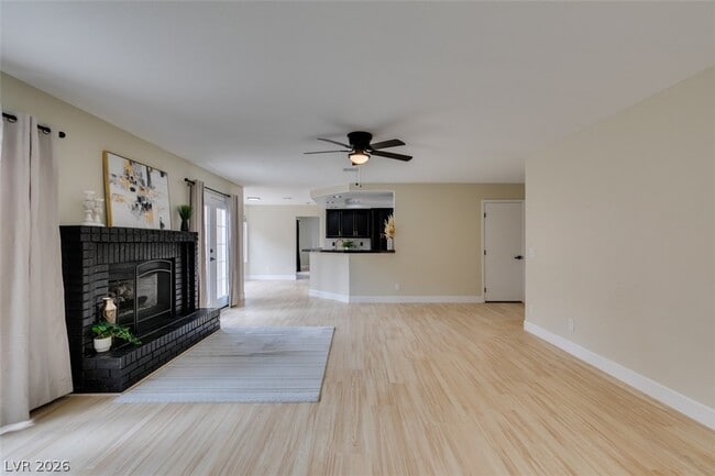 Building Photo - 821 Long Branch Dr