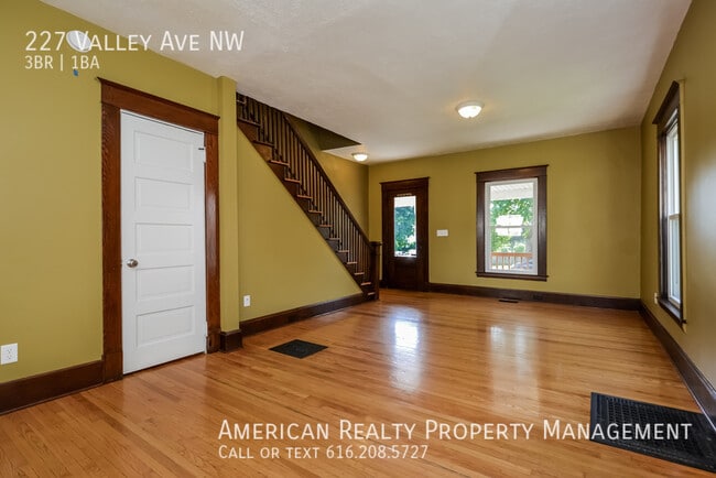 Building Photo - 227 Valley Ave NW