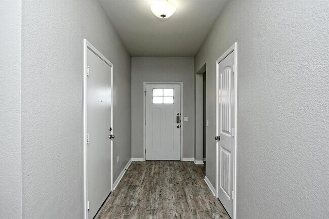 Building Photo - 201 Red Matador Ln