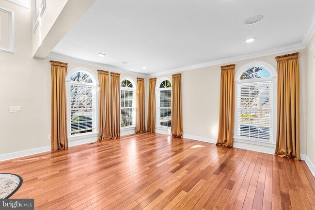 Building Photo - 46564 Hampshire Station Dr