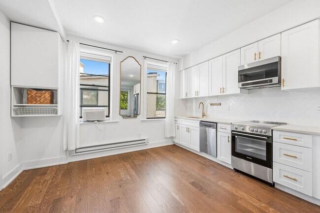 Building Photo - 366 2nd St