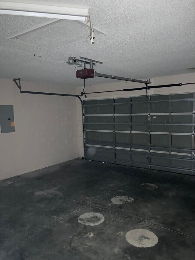Building Photo - 2742 Cullens Ct