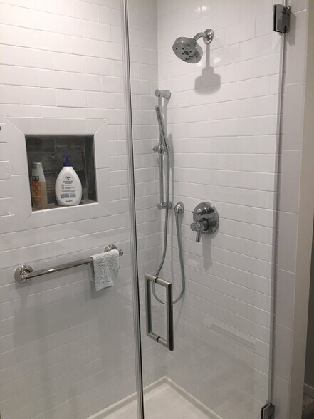 Building Photo - 6 Crab Creek Rd