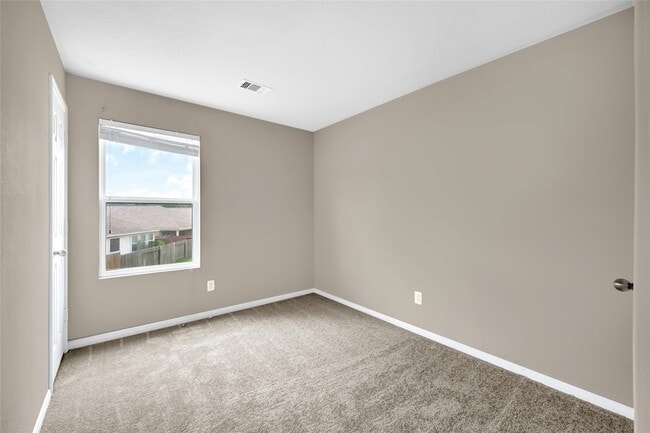 Building Photo - 3007 Apple Dale Dr