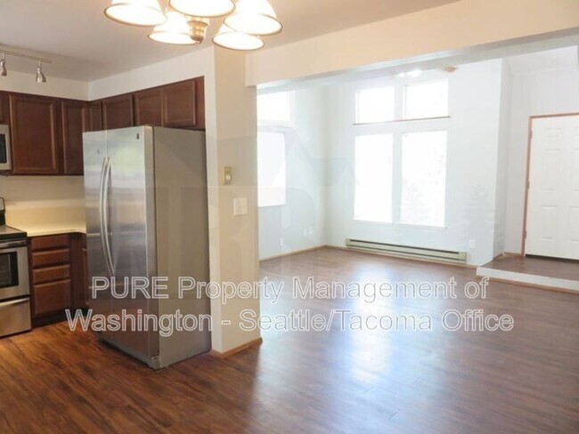 Building Photo - 511 Malibu Dr SE