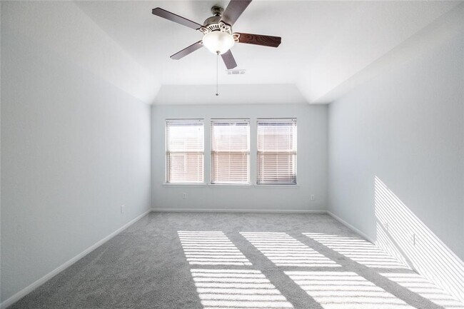 Building Photo - 17523 Quiet Shores Dr