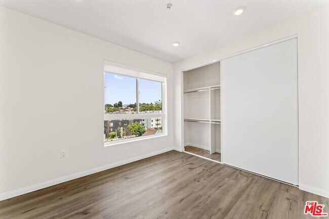 Building Photo - 3105 Bellevue Ave
