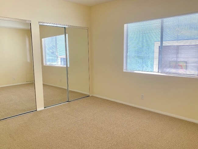 Building Photo - 1642 Harper Ave