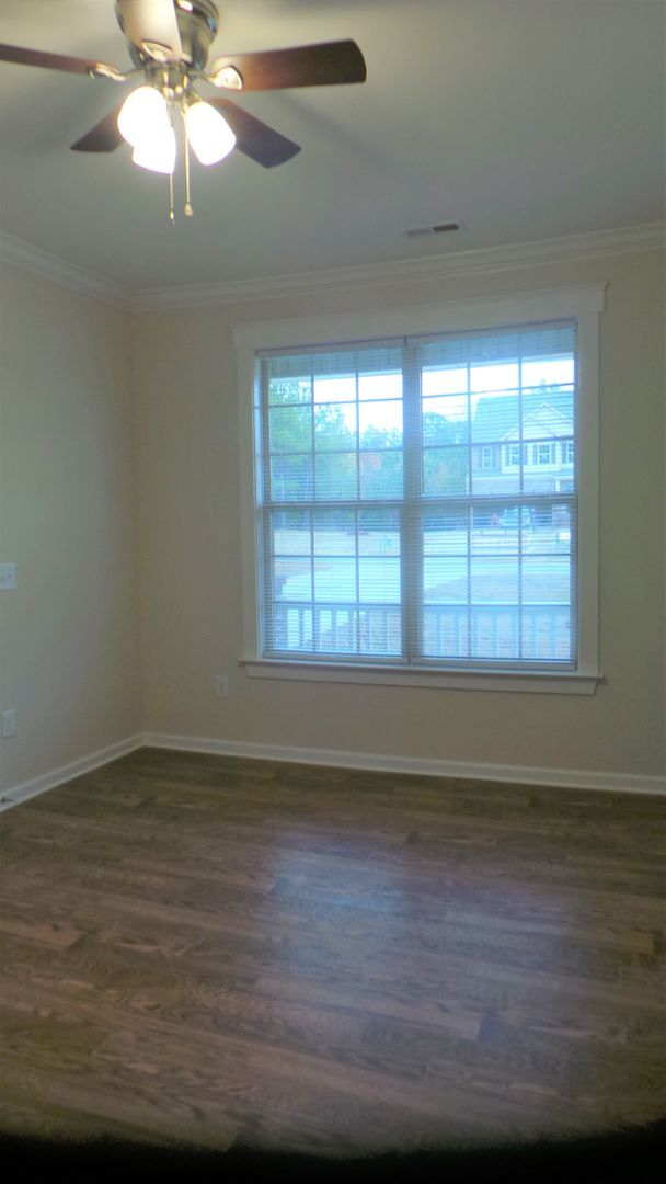 Building Photo - ~~ Charming 4 Bedroom in Logan Ridge Subdivision ~~