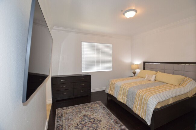 Building Photo - Meridian - Newly Remodeled Luxury Condo Re...