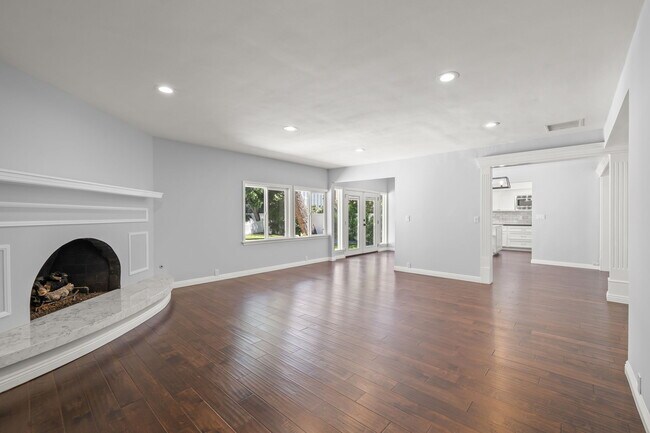 Building Photo - 15473 Lemay St