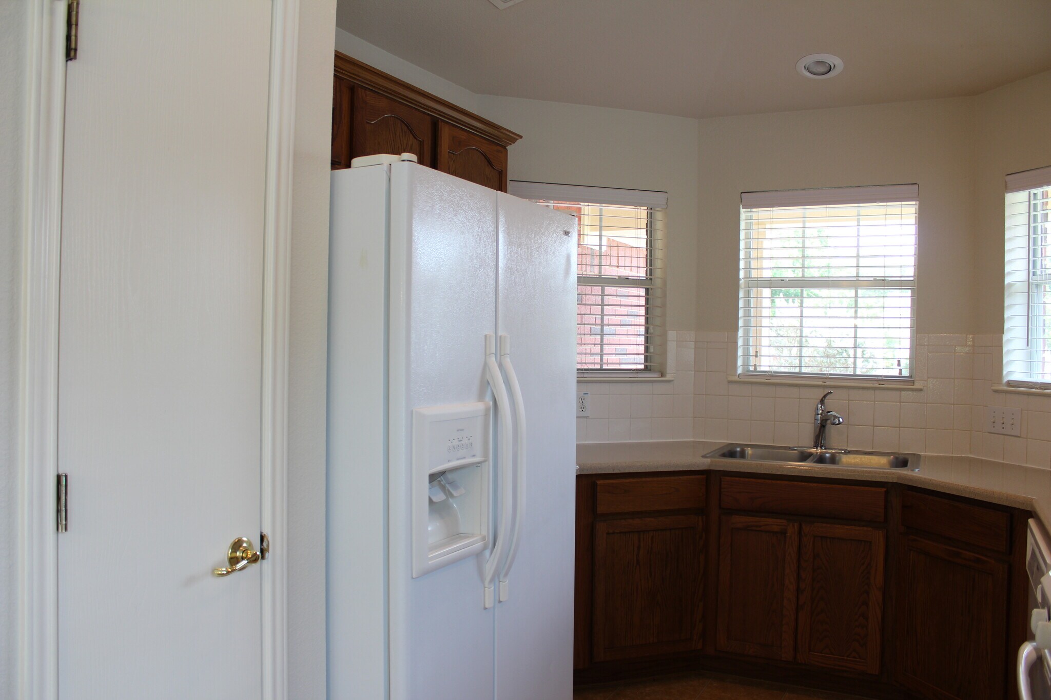 Kitchen - 5605 Bentsen Ln