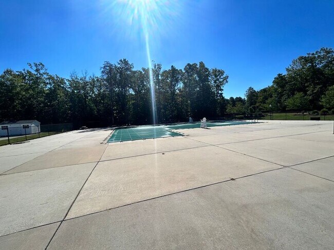 Building Photo - 2157 Kennington Pkwy N