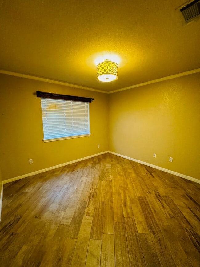 Building Photo - Beautiful China Spring Home