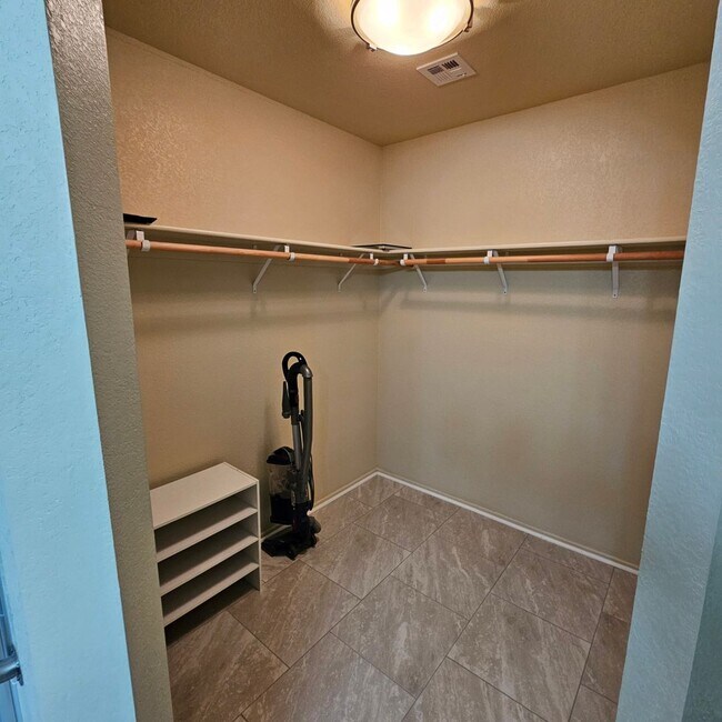 Building Photo - 4174 S Sunflower Dr