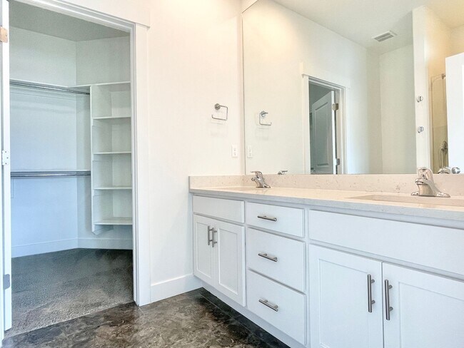Building Photo - Gorgeous Townhome in South Jordan!