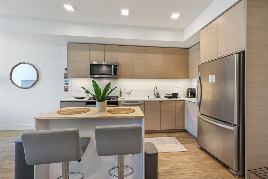 Building Photo - 702 Broadway-SI FL13-ID1251881P