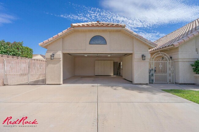 Building Photo - Spacious 6 Bedroom Home with a Balcony!