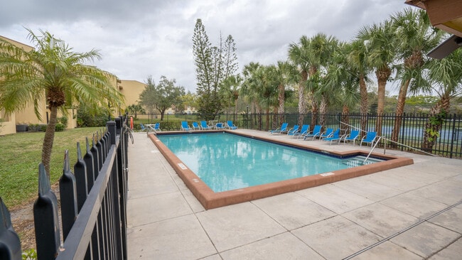 Building Photo - 2015 Coral Ridge Dr