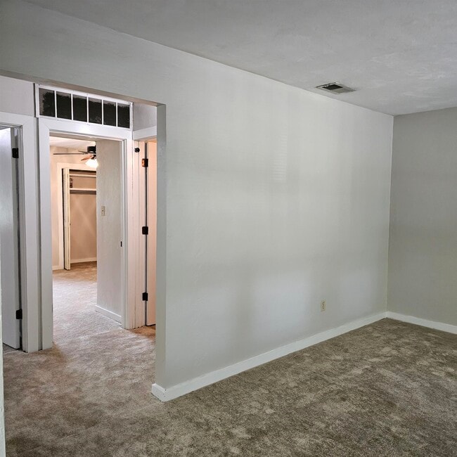 Building Photo - 535 Hart St
