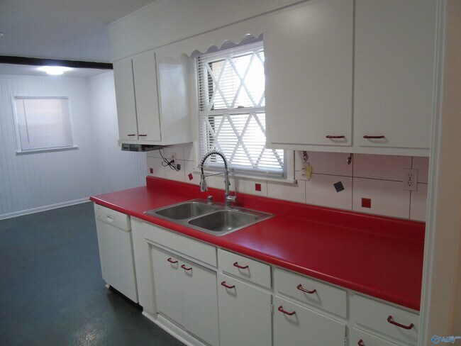 Building Photo - 2504 Maysville Cir NE