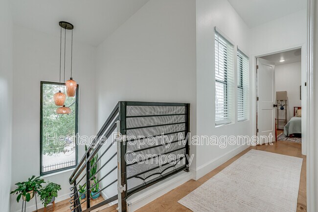 Building Photo - 211 Gibson