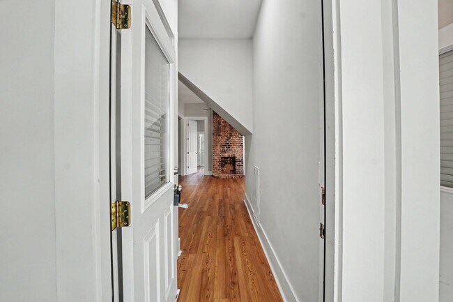 Building Photo - 311 W 39th St