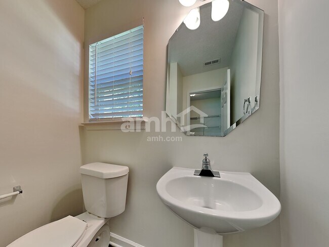 Building Photo - 183 Everett Park Dr