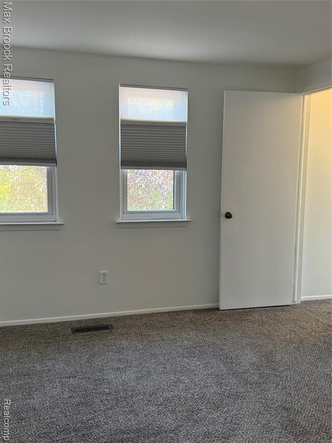Building Photo - 3028 Moon Lake Dr