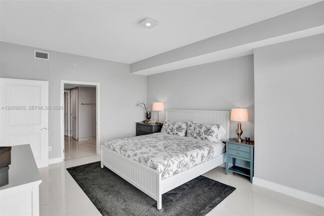 Building Photo - 400 Sunny Isles Blvd