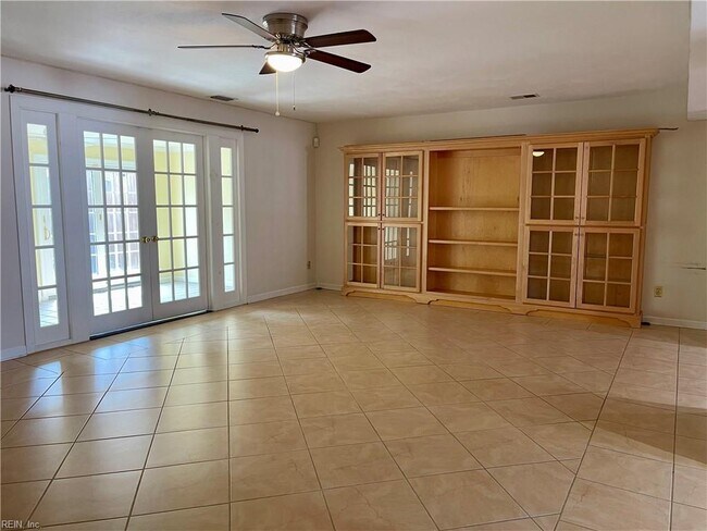 Building Photo - 2402 Whaler Ct