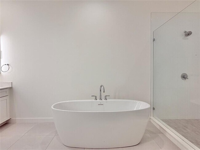 Building Photo - 920 N Osceola Ave