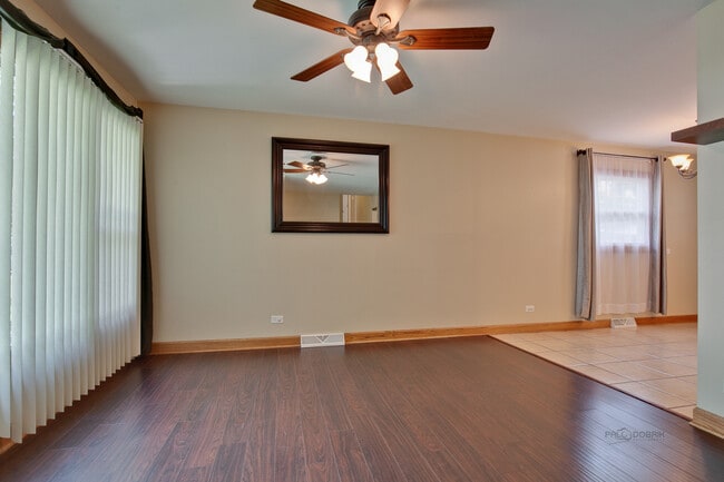 Building Photo - 648 N Greenview Ave