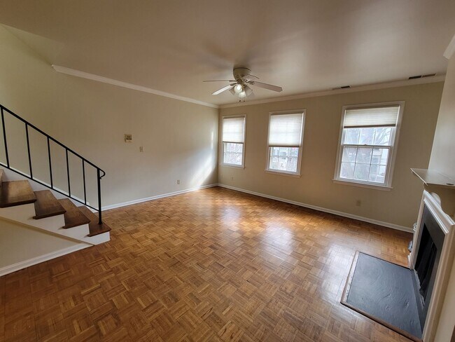 Building Photo - Spacious and Bright 2-level 1 BR in Adams Morgan