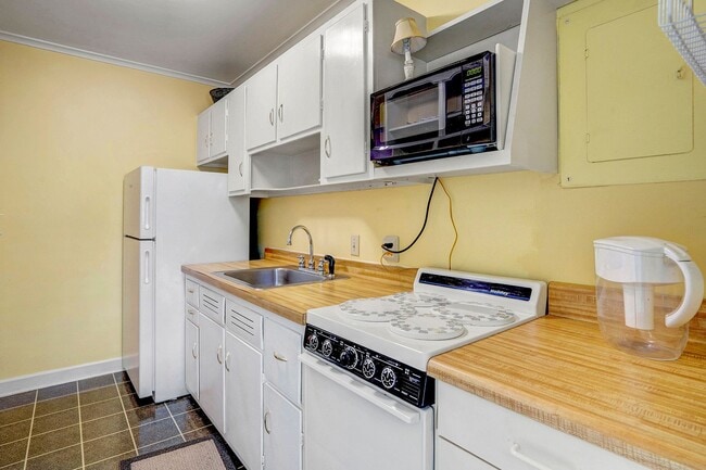 Building Photo - GREAT CONDO IN RALEIGH!