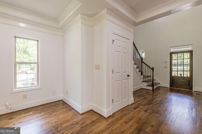 Building Photo - 1410 Eastland Rd SE