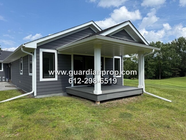 Building Photo - Fully Updated House on 3 1/2 Acres for Oct...